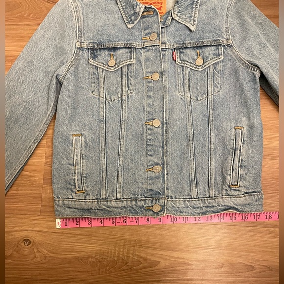 Levi’s Denim Jacket - Picture 4 of 7